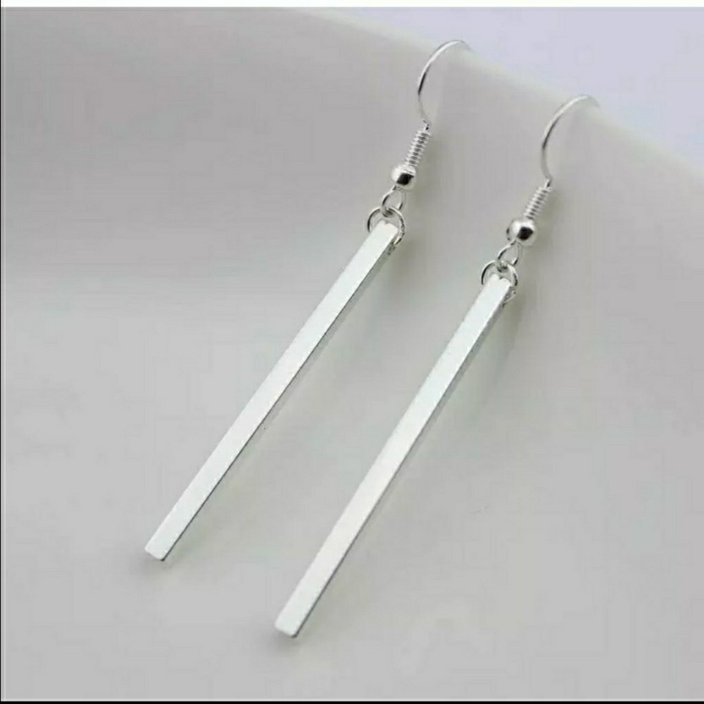 TRENDY SILVER BAR EARRINGS! GREAT LENGTH!